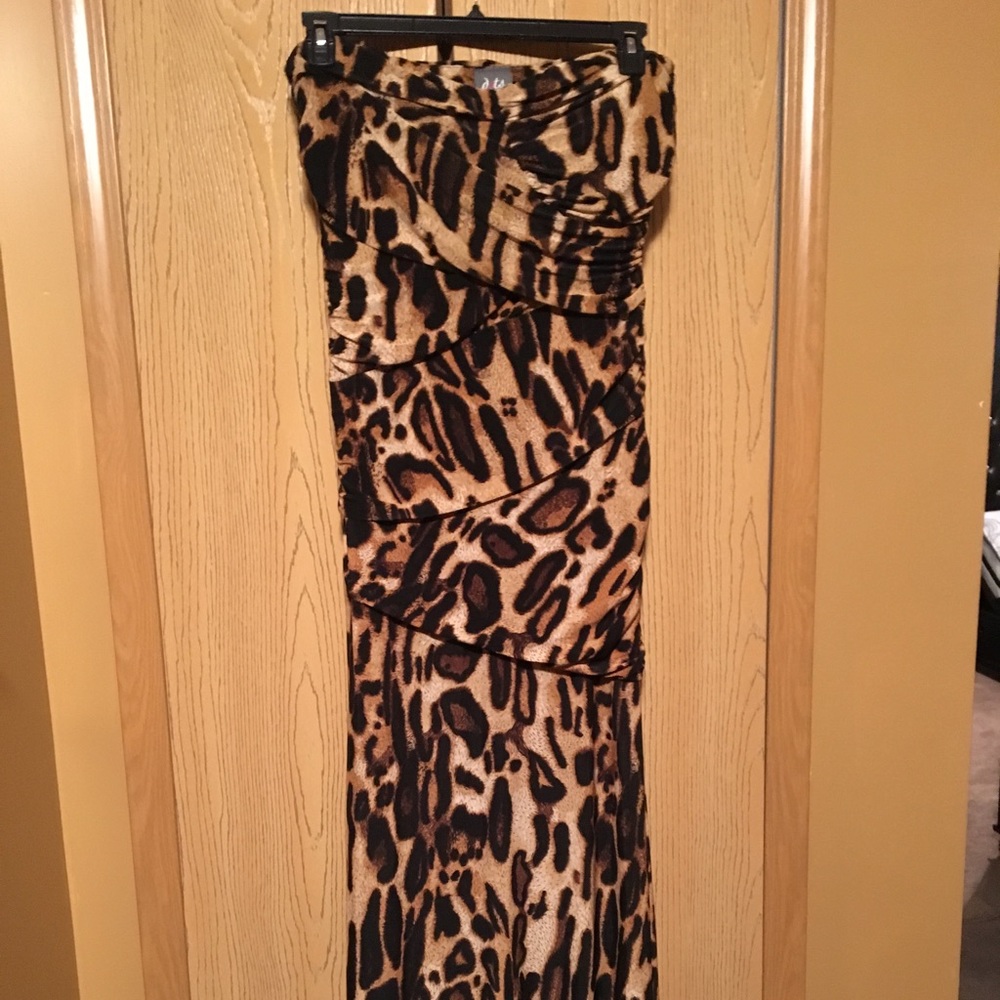 Leopard print sleeveless maxi dress